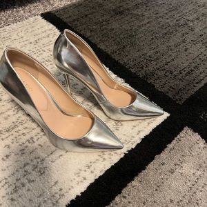 Silver pumps